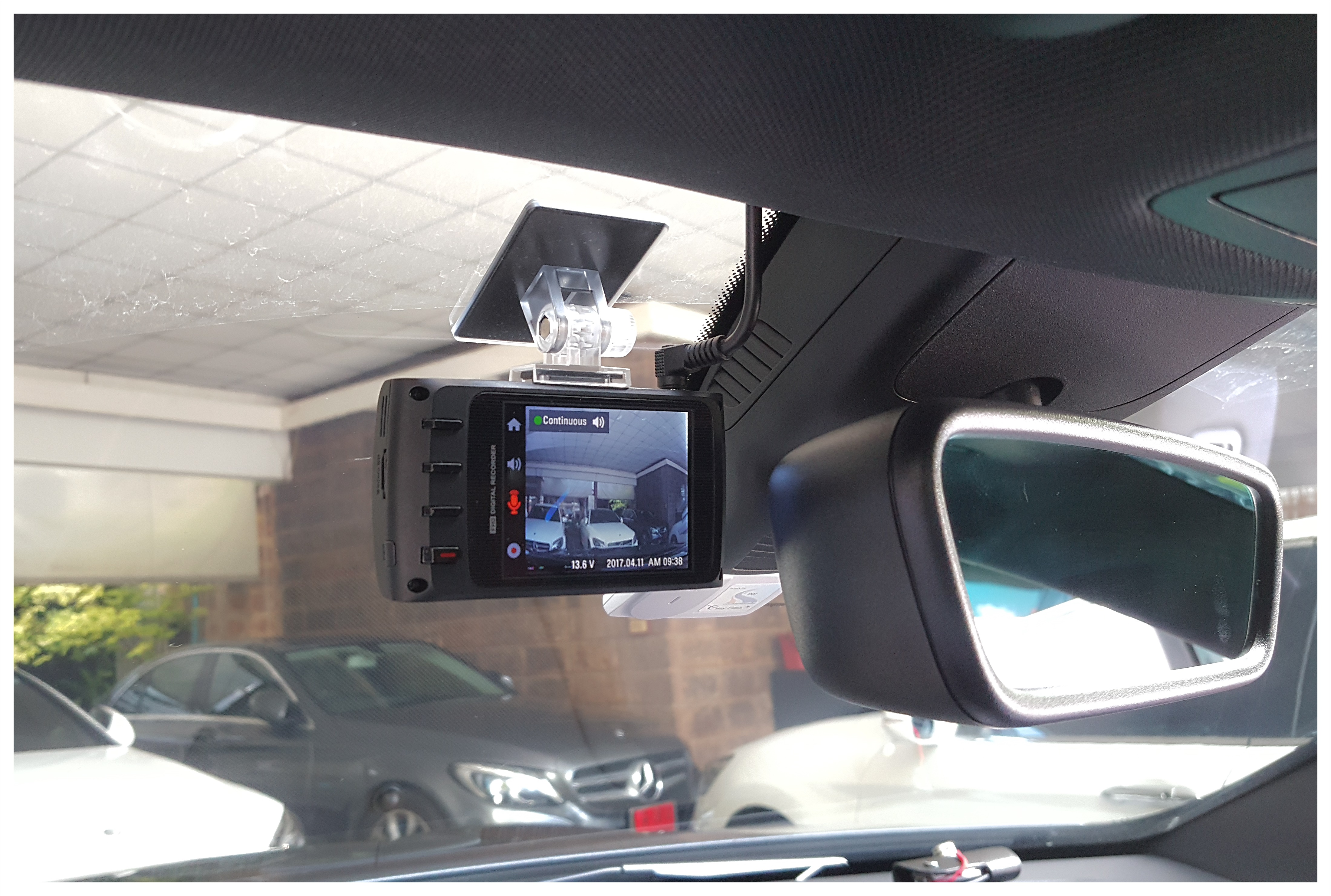 กล้องบันทึกเหตุการณ์ THINKWARE DASHCAM X330